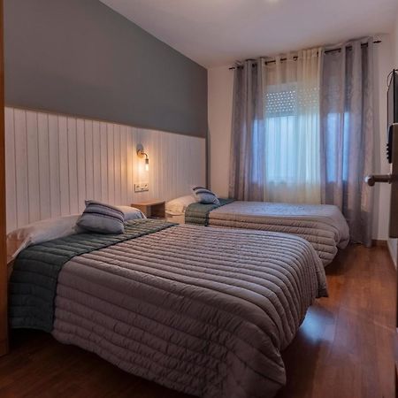 Hostal Julio Cesar La Virgen del Camino Zewnętrze zdjęcie