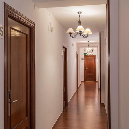 Hostal Julio Cesar La Virgen del Camino Zewnętrze zdjęcie