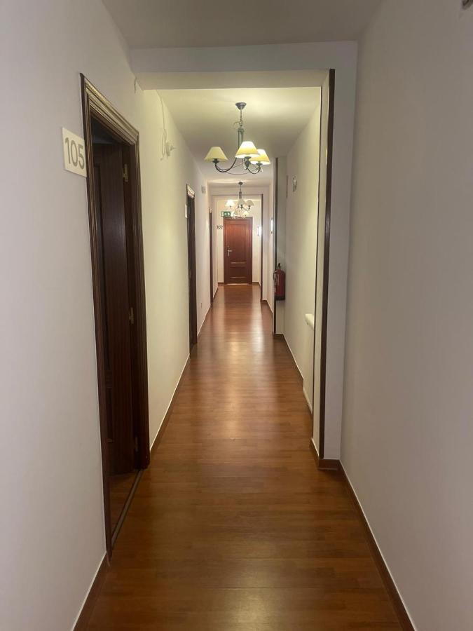 Hostal Julio Cesar La Virgen del Camino Zewnętrze zdjęcie