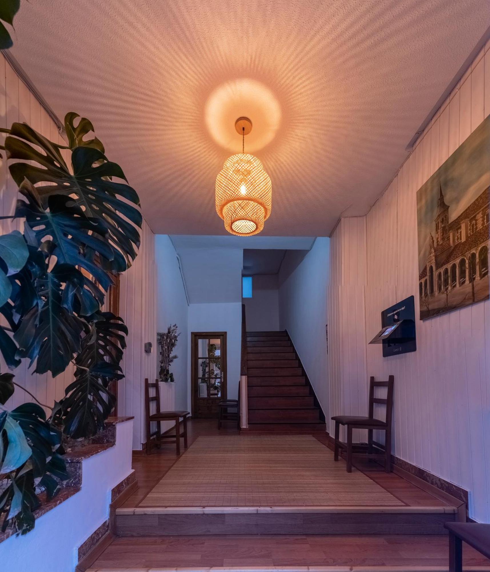 Hostal Julio Cesar La Virgen del Camino Zewnętrze zdjęcie