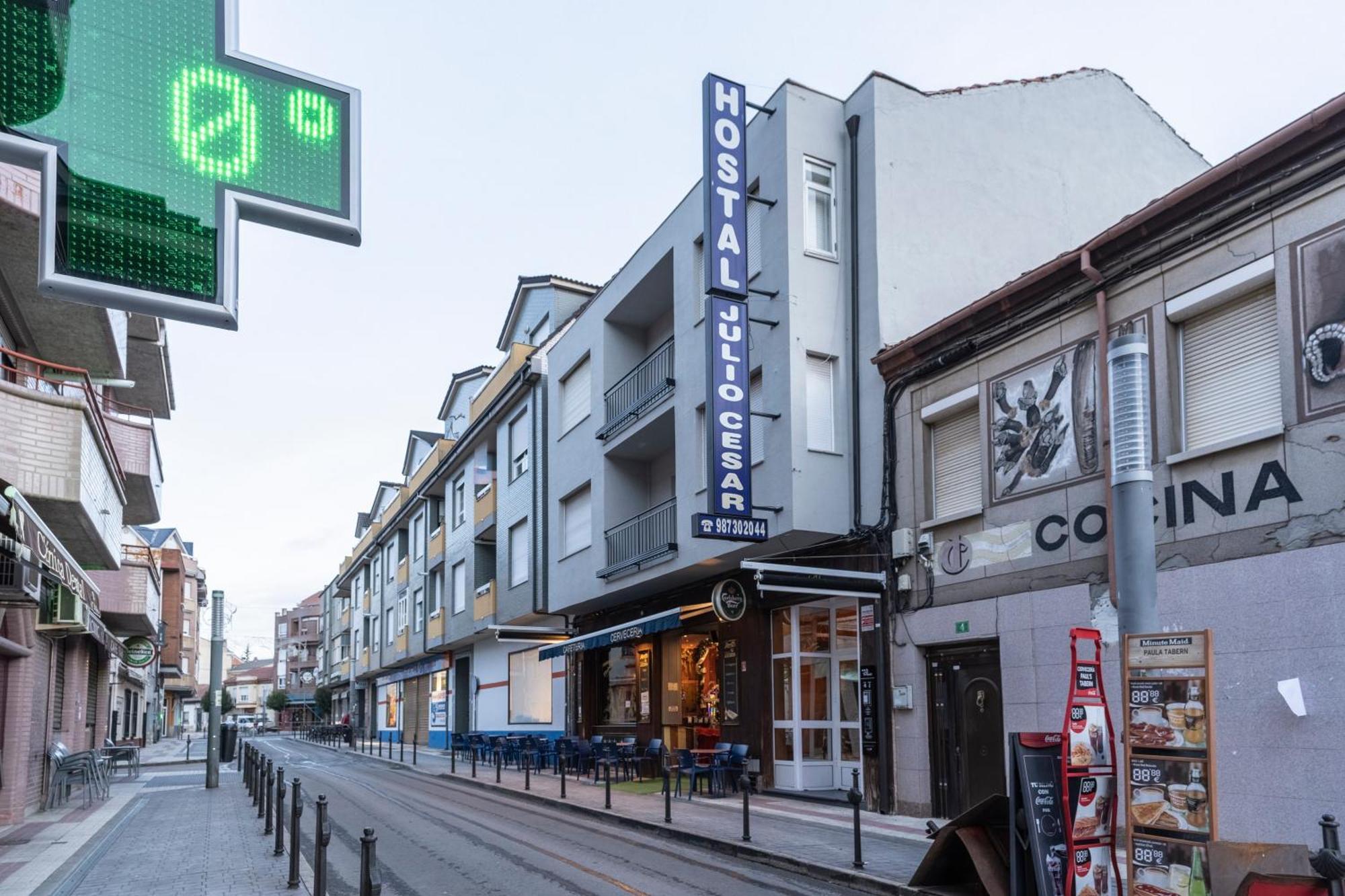 Hostal Julio Cesar La Virgen del Camino Zewnętrze zdjęcie