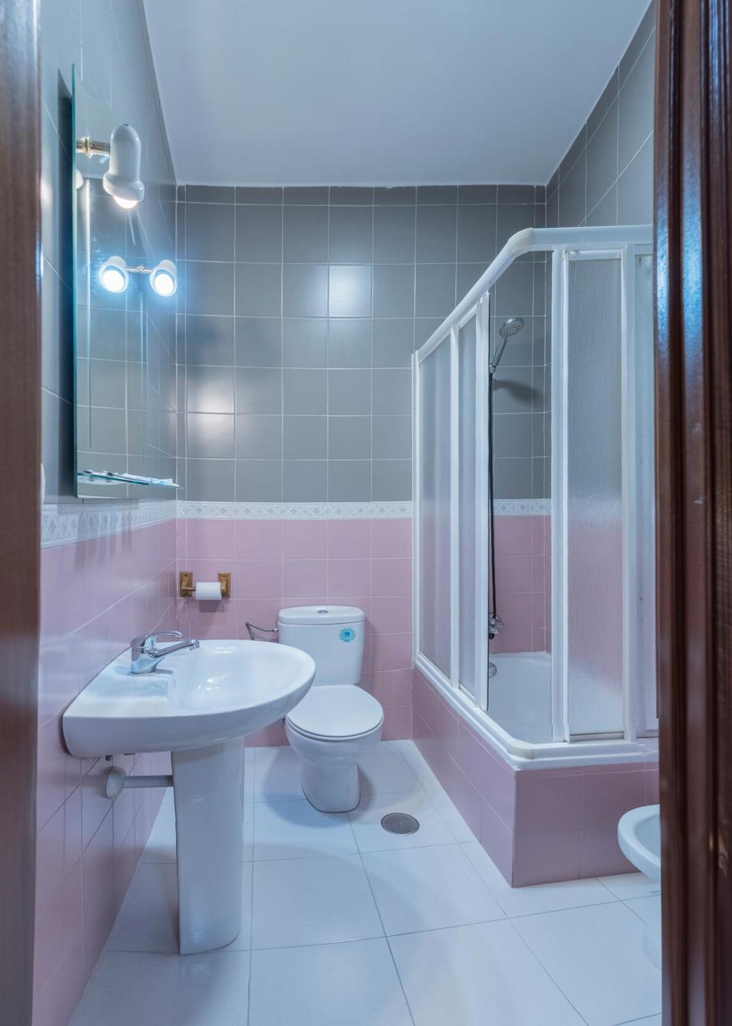 Hostal Julio Cesar La Virgen del Camino Zewnętrze zdjęcie