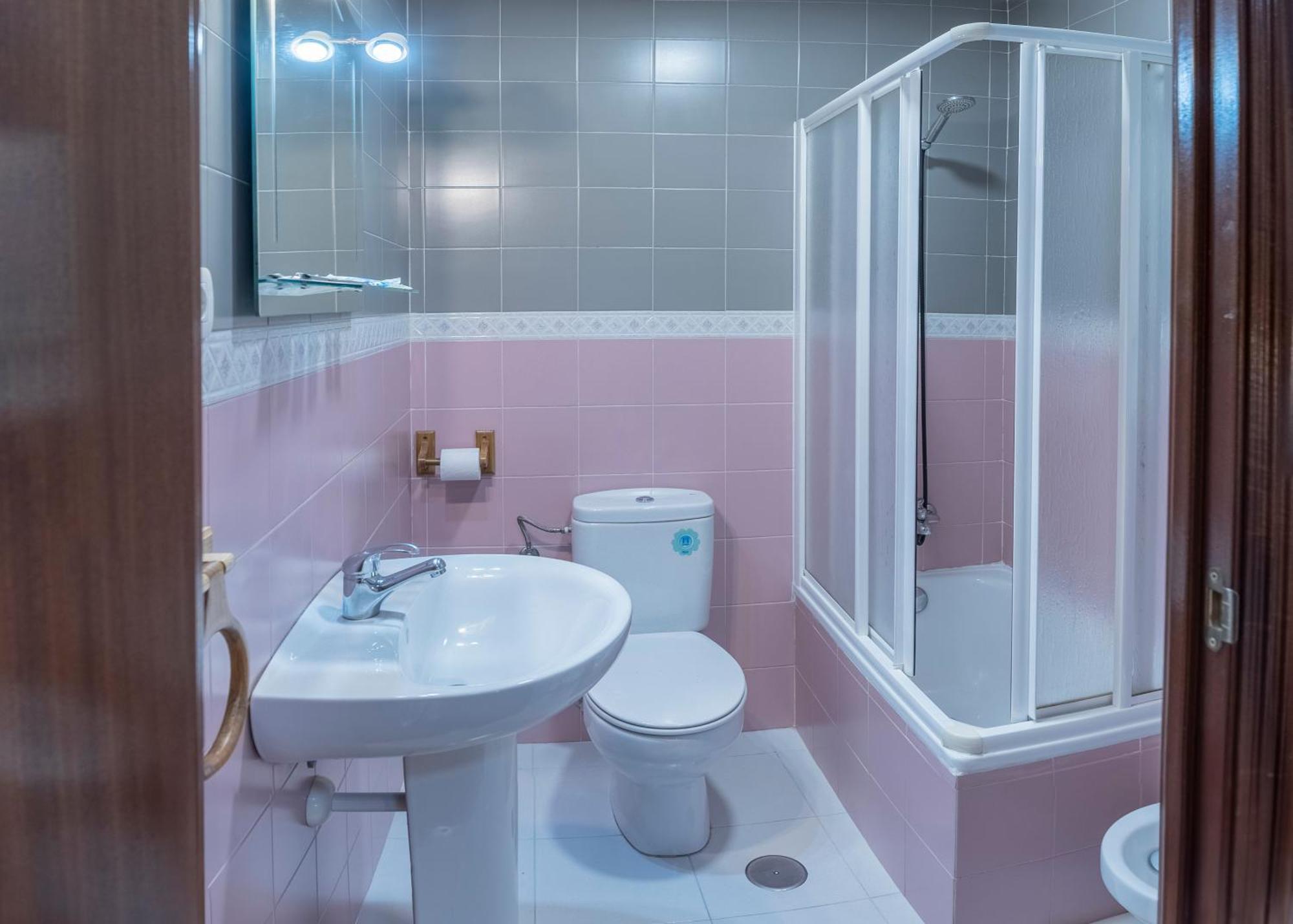 Hostal Julio Cesar La Virgen del Camino Zewnętrze zdjęcie
