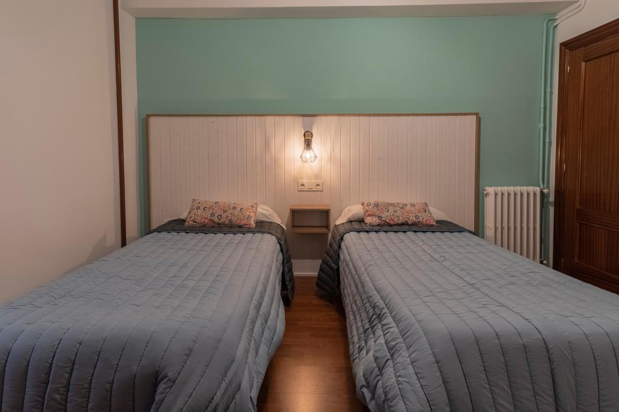 Hostal Julio Cesar La Virgen del Camino Zewnętrze zdjęcie