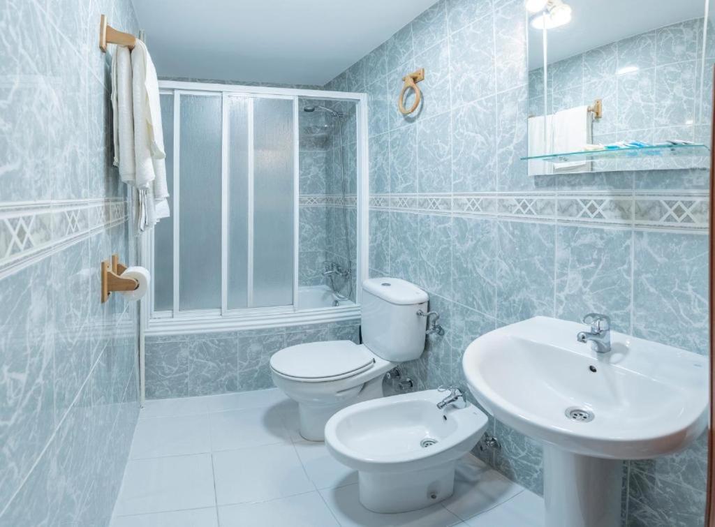 Hostal Julio Cesar La Virgen del Camino Zewnętrze zdjęcie