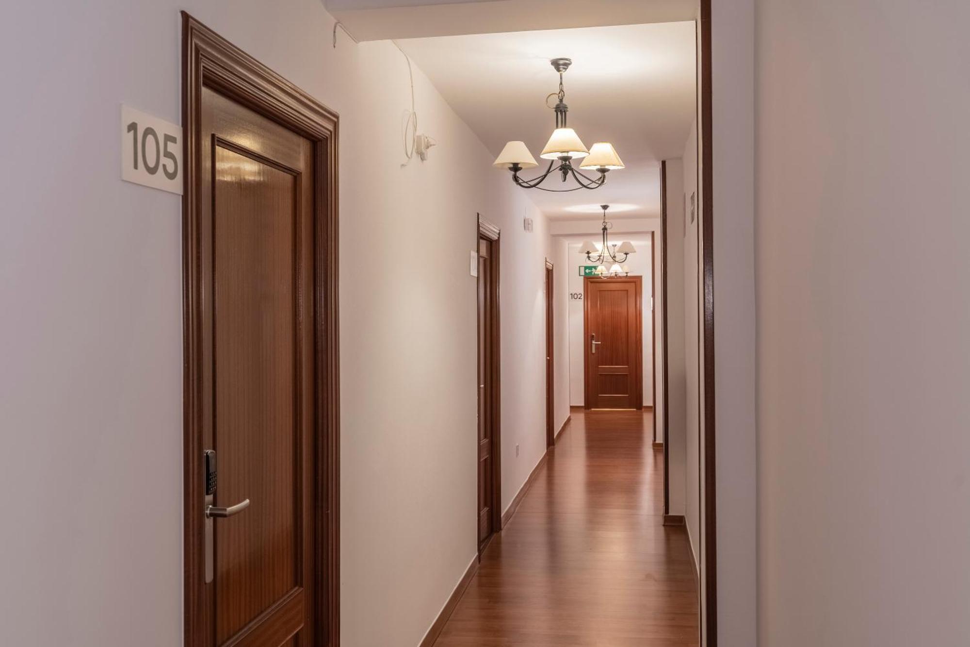 Hostal Julio Cesar La Virgen del Camino Zewnętrze zdjęcie
